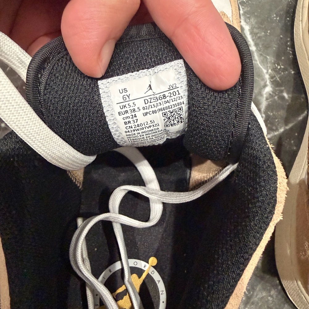 Air Jordan - Picture 7 of 7